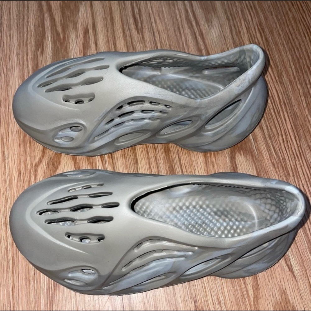 Yeezy Foam Runner Size 5M/ 6.5W